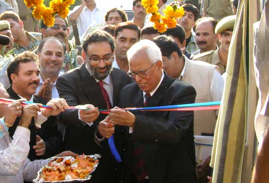 Governor flags off J&K Bank mobile bank branch