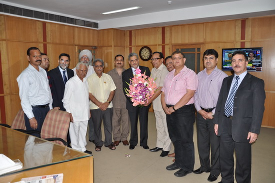 Jammu business community members meet   JK Bank Chairman.  Bank assure…