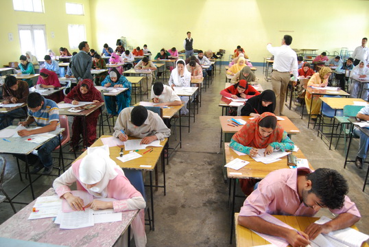 Over 75000 appear in J&K Bank recruitment test.Chairman hails supp…