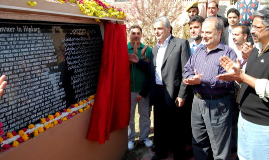 J&K Bank organises Jashne Aamad-e-Bahaar. Badamvaer blooms with fu…