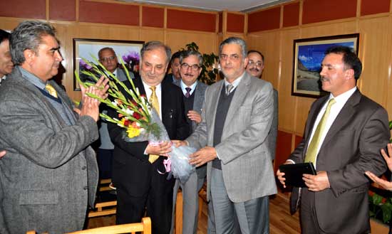 J&K Bank gives warm send-off to Executive President
