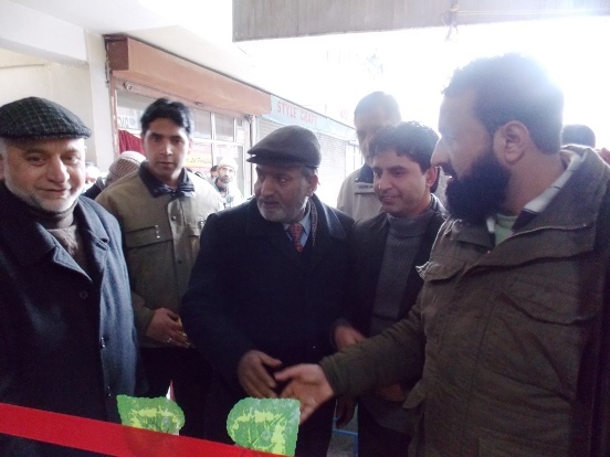 JK Bank refurbishes K B Adda BU in Baramulla, holds customer meet